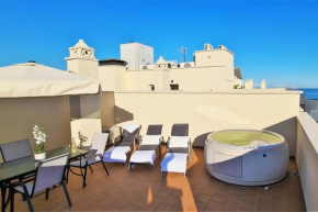 LUXURY PENTHOUSE WITH OCEAN VIEWS &PRIVATE JACUZZI